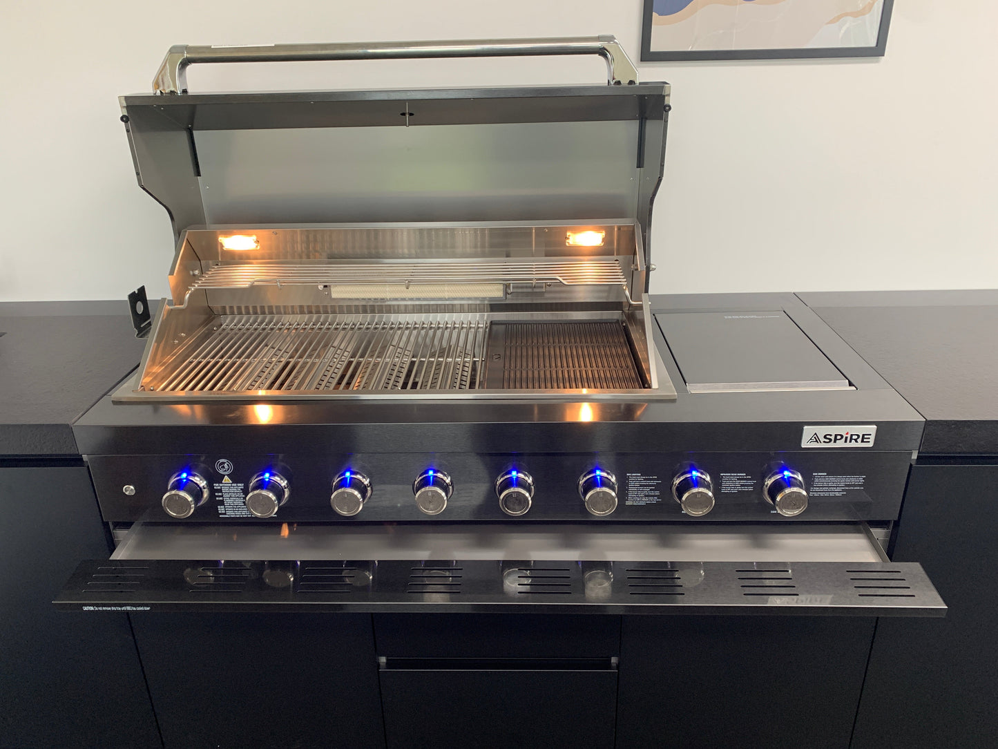 Aspire 6 Burner NAT GAS Combination with Double door Refridgerator, double door floor cabinet, corner cabinet and Sink Cabinets NATURAL GAS (does not include hose & Nat gas governor, they are supplied by an authorised Gas fitter / plumber)