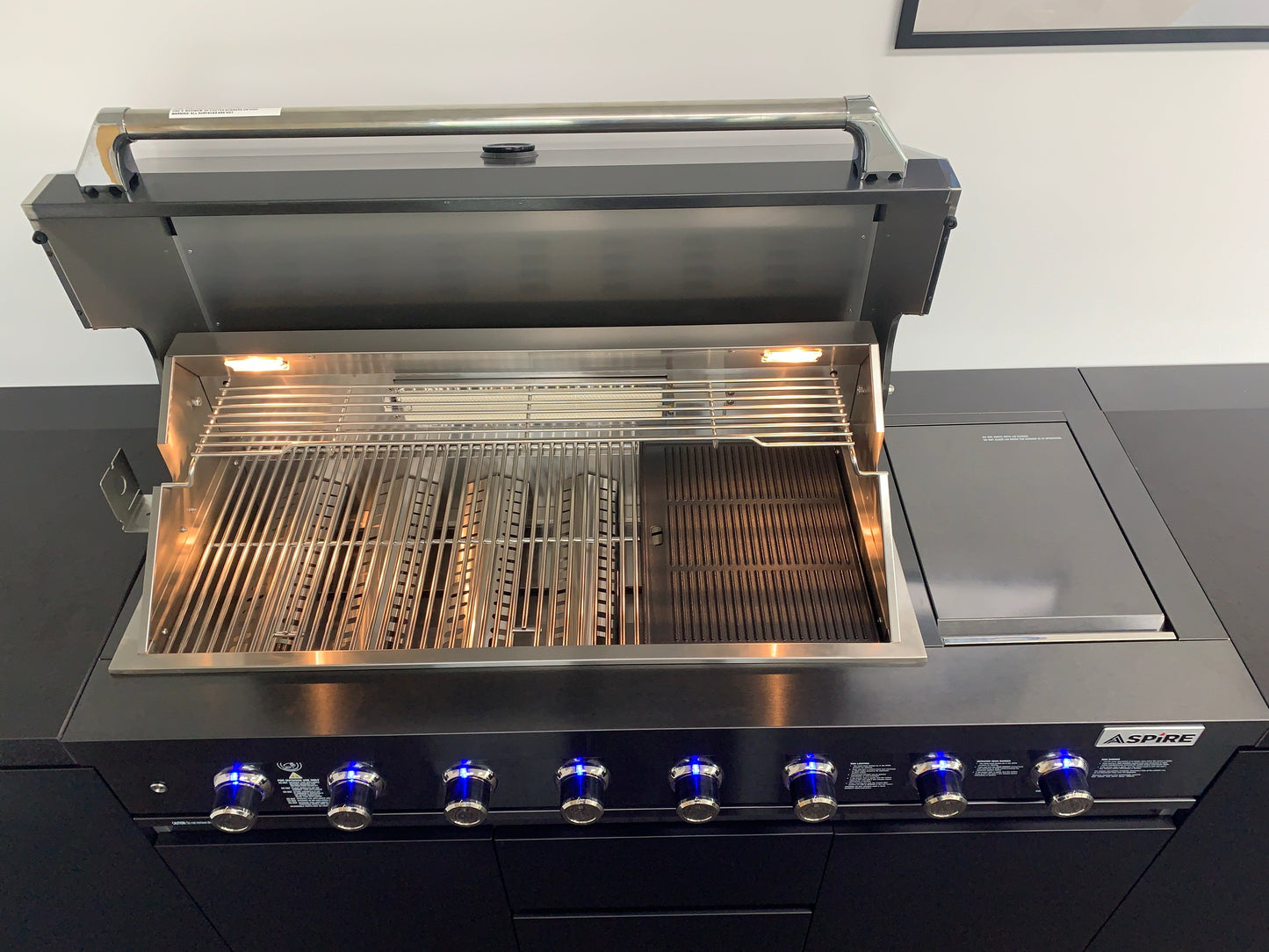 Aspire 6 Burner NAT GAS Combination with Double door Refridgerator, double door floor cabinet, corner cabinet and Sink Cabinets NATURAL GAS (does not include hose & Nat gas governor, they are supplied by an authorised Gas fitter / plumber)