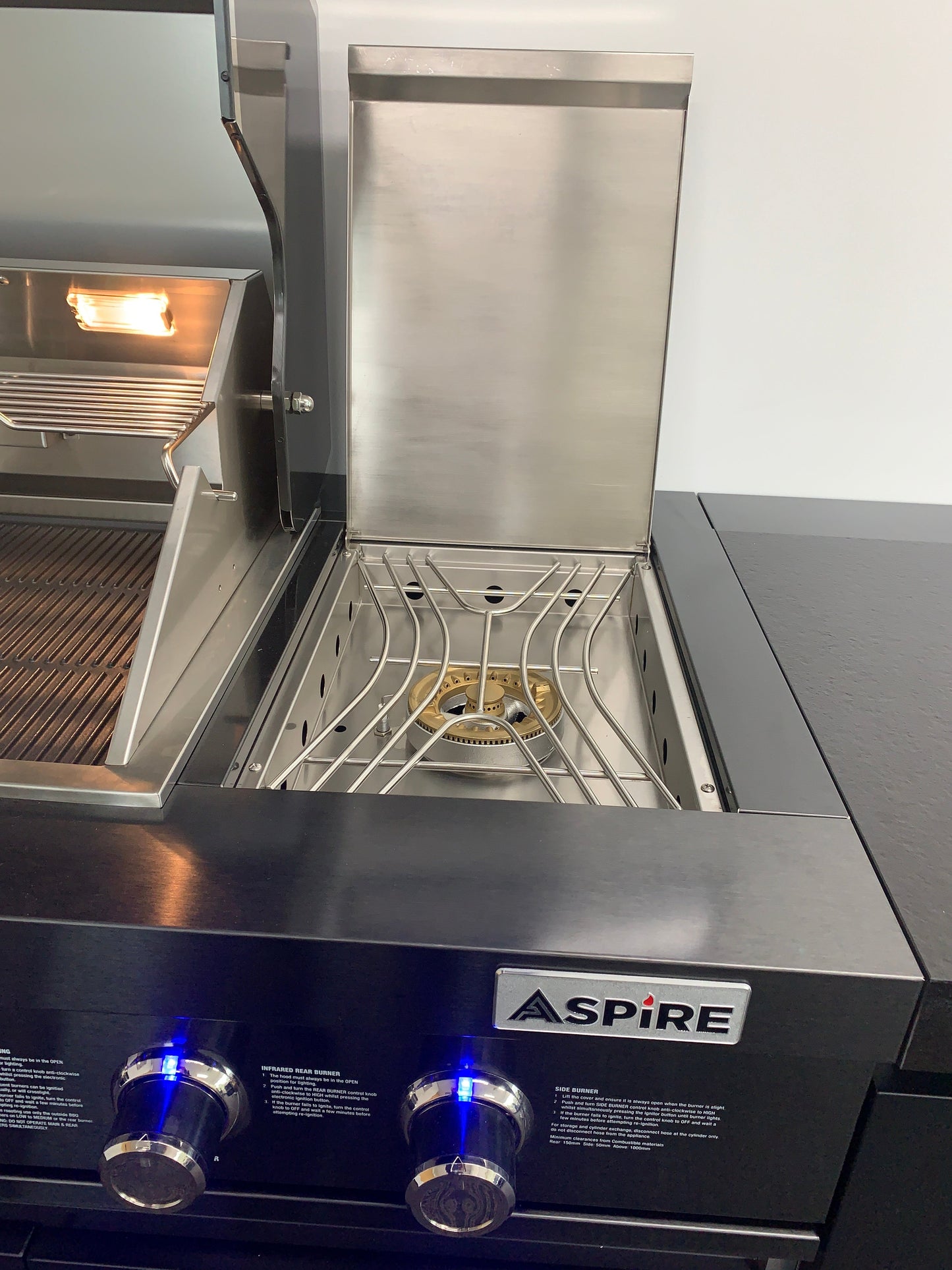 Aspire 6 Burner NAT GAS Combination with Double door Refridgerator, double door floor cabinet, corner cabinet and Sink Cabinets NATURAL GAS (does not include hose & Nat gas governor, they are supplied by an authorised Gas fitter / plumber)